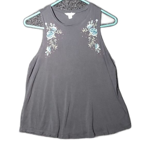 Aeropostale Gray Women's Medium Rose Floral Embroidered Tank Top - Picture 1 of 11